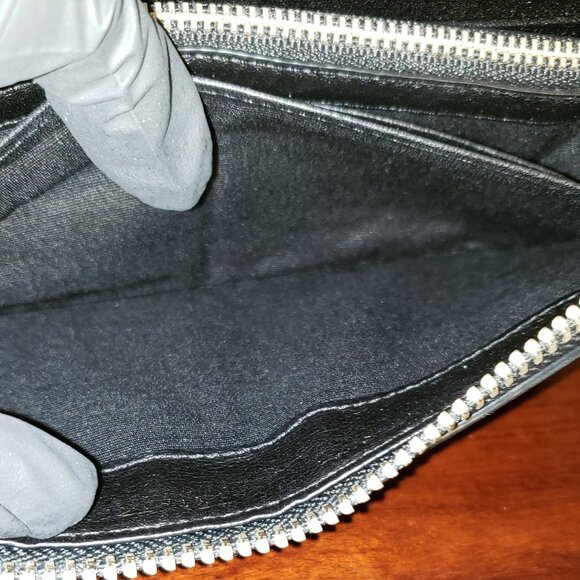 MARC JACOBS Leather (Zippy) Wallet w/ Silver Hardware & front zip compartment - Picture 8 of 11